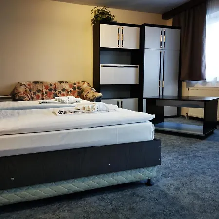 Patyi Etterem Es Hotel Bögöte Buitenkant foto