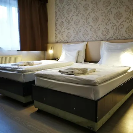 Patyi Etterem Es Hotel Bögöte Buitenkant foto
