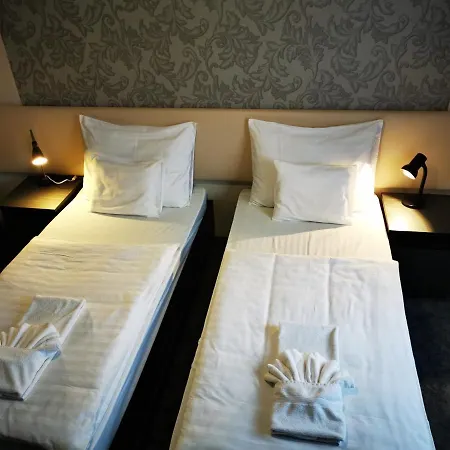 Patyi Etterem Es Hotel Bögöte Buitenkant foto
