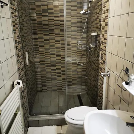 Patyi Etterem Es Hotel Bögöte Buitenkant foto