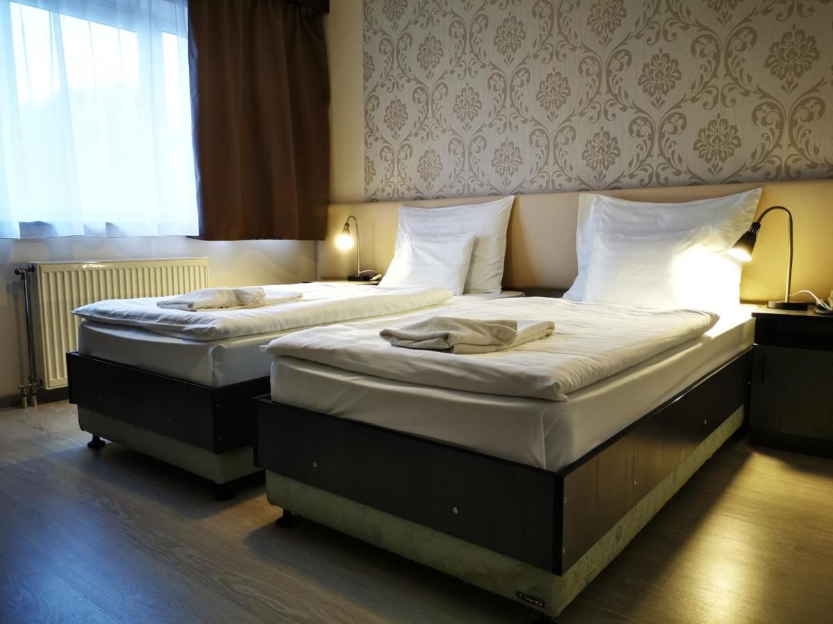 Hotel Patyi Etterem Es Bögöte