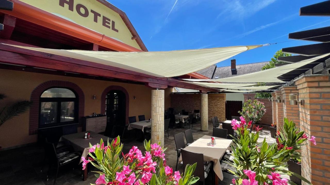 Hotel Patyi Etterem Es 2*